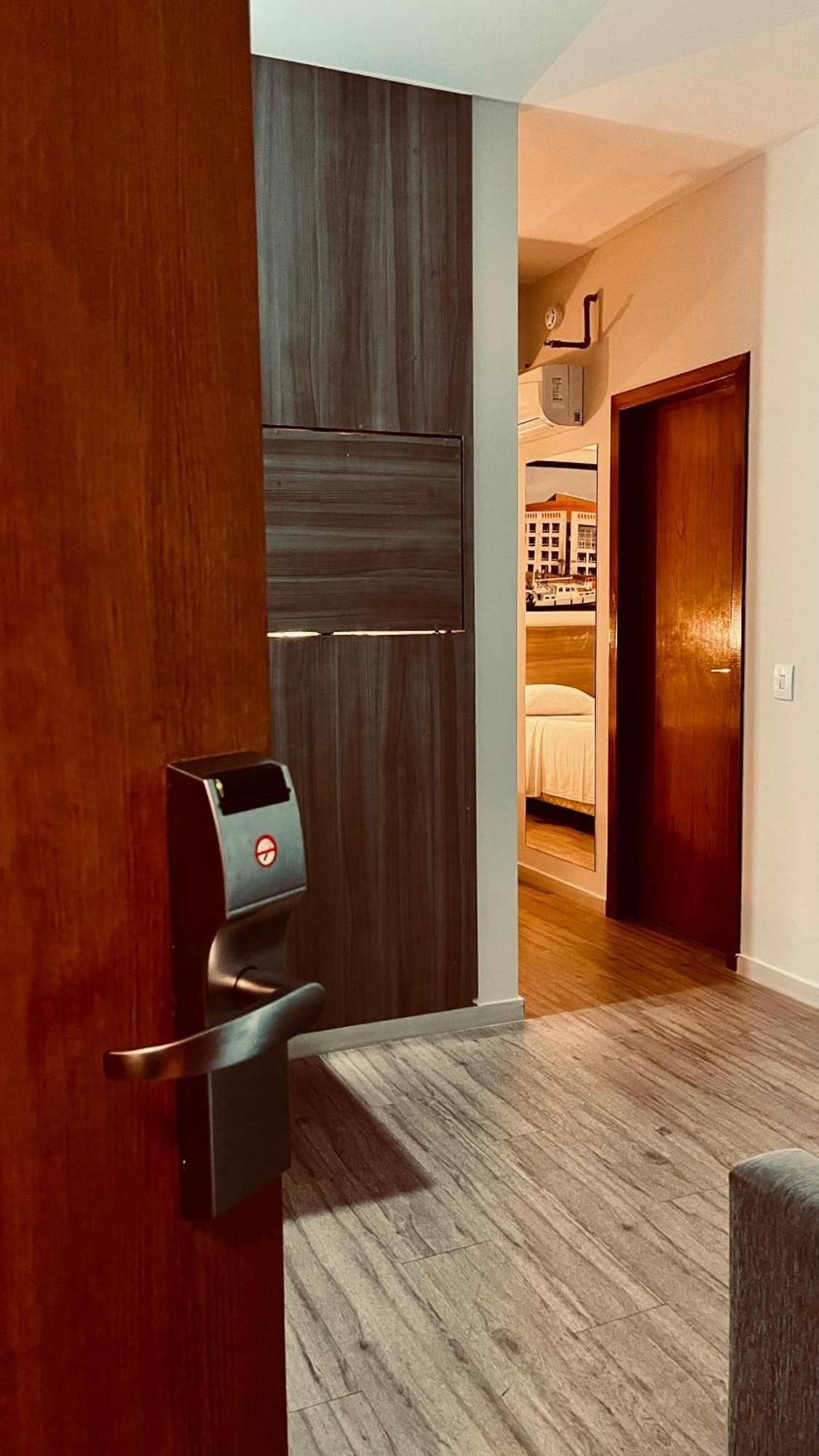 Hotel Amsterdam Монтис-Кларус Экстерьер фото